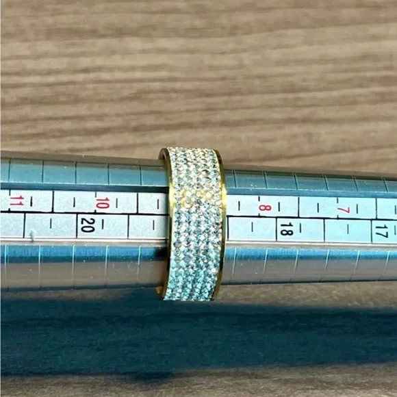 Gold ring - Picture 2 of 3